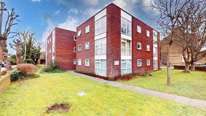 1 Bedroom Flat To Rent In Berrylands Road, KT5