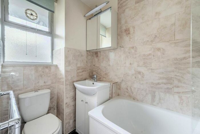 Studio To Rent In Churchill Gardens, Pimlico, London, SW1V