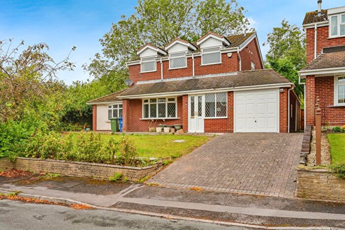 3 Bedroom Detached House For Sale In Adamson Close, Cannock, Staffordshire, WS11