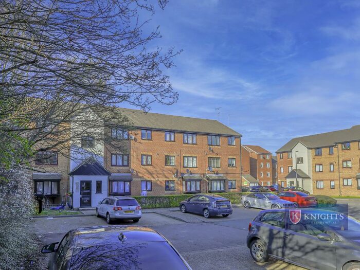 1 Bedroom Flat To Rent In Plowman Close, London, N18