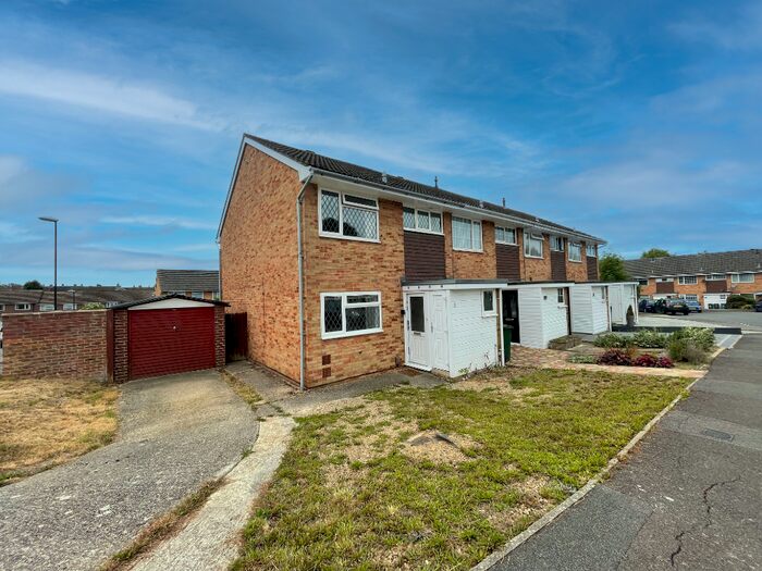 3 Bedroom End Of Terrace House To Rent In Meadowcroft Close, Crawley, West Sussex, RH11