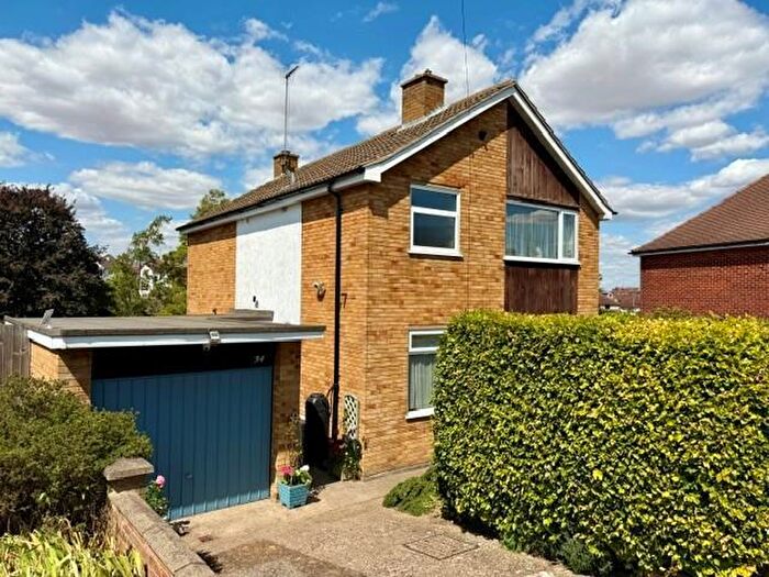 3 Bedroom Detached House For Sale In St. Marys Avenue, Rushden, NN10