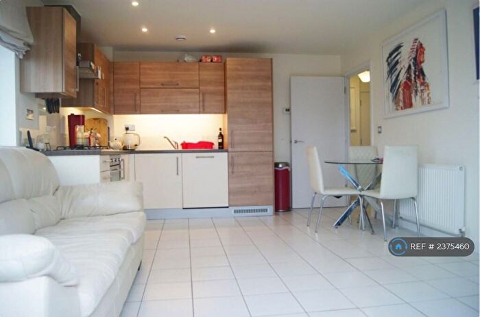 2 Bedroom Flat To Rent In Sullivan Court, London, E3
