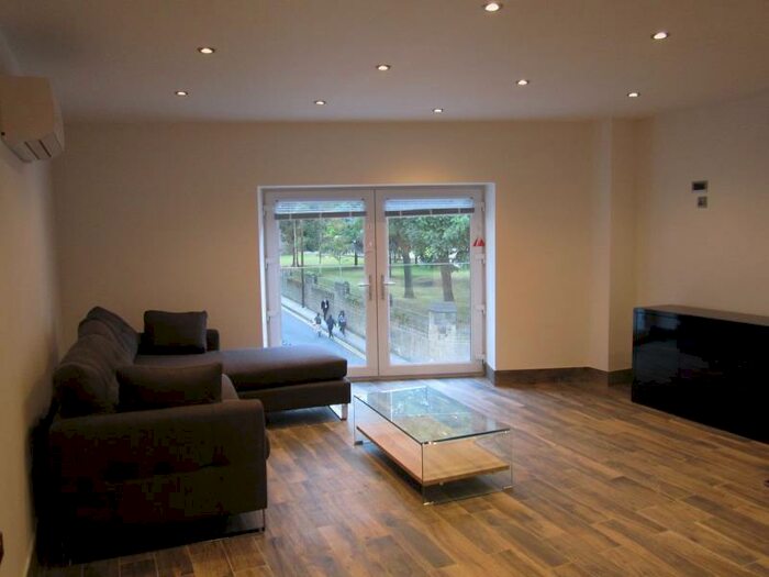 2 Bedroom Apartment To Rent In A New Briggate, LS1