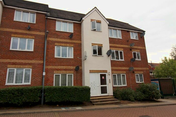 1 Bedroom Flat To Rent In Fenman Gardens, Goodmayes, Ilford, IG3