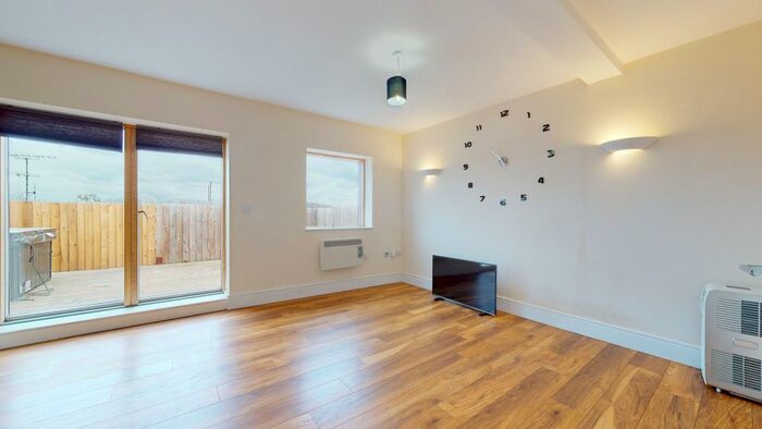 2 Bedroom Flat To Rent In Chingford Mount Road, London, E4