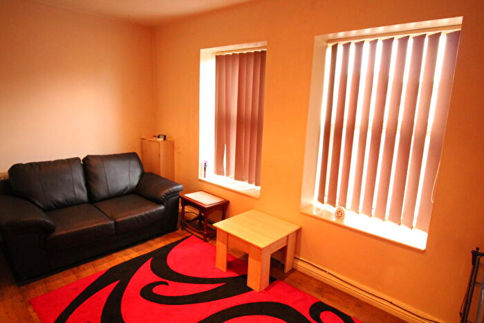 1 Bedroom Flat To Rent In Dumfries Street, Luton, Bedfordshire, LU1