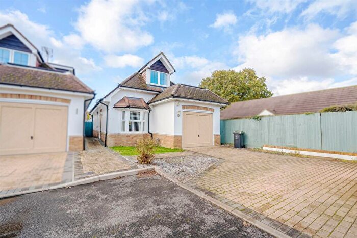 3 Bedroom Detached House To Rent In Stour Gardens, Bournemouth, BH10