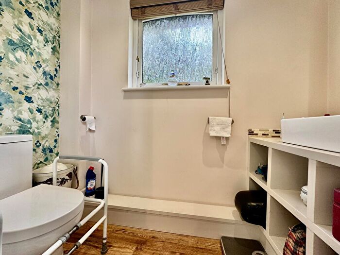 2 Bedroom Detached Bungalow For Sale In Stour Hill Park, West Stour, SP8