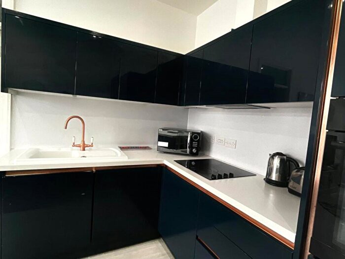 1 Bedroom Flat For Sale In Guildford Street, Chertsey, Surrey, KT16