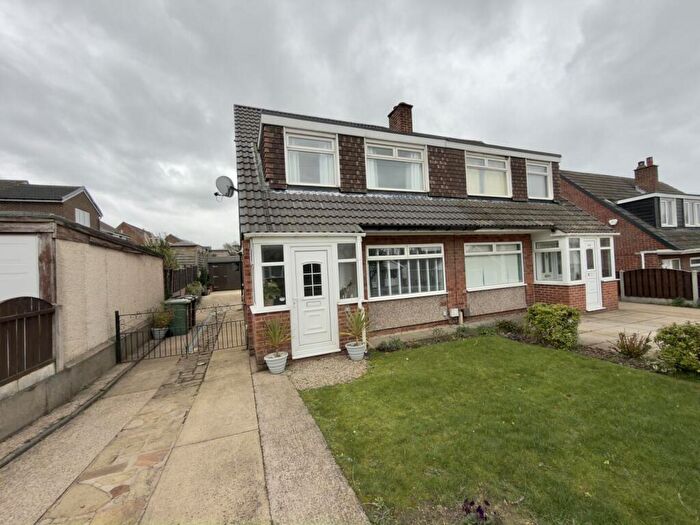 3 Bedroom Semi-Detached House For Sale In Hazelwood Avenue, Garforth, Leeds, LS25