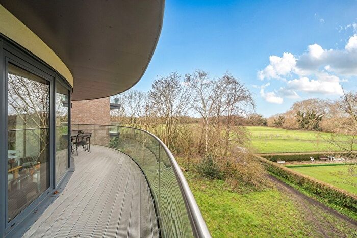 3 Bedroom Flat For Sale In Lower Richmond Road, Putney, London, SW15