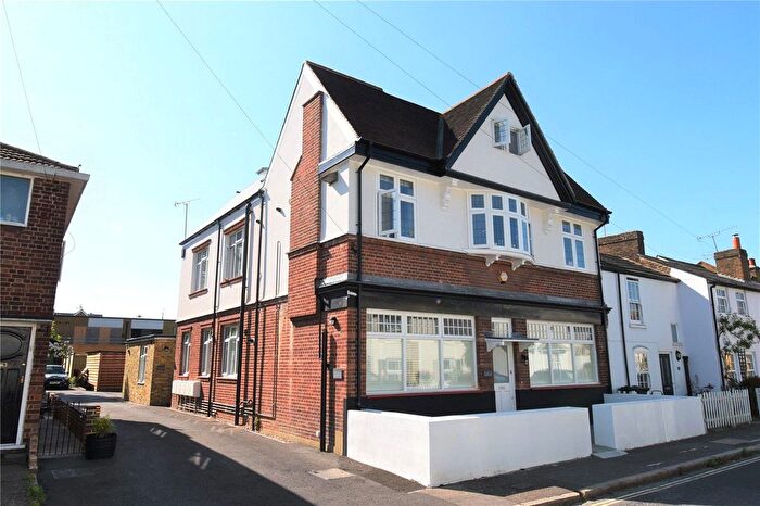 1 Bedroom Flat To Rent In Second Cross Road, Twickenham, TW2