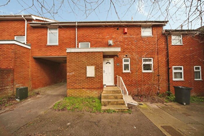 4 Bedroom Terraced House For Sale In Wexham Close, Luton, LU3