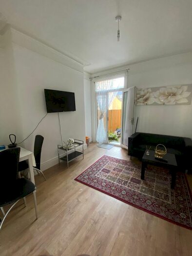 2 Bedroom Terraced House To Rent In Broughton Rd, Croydon, CR7