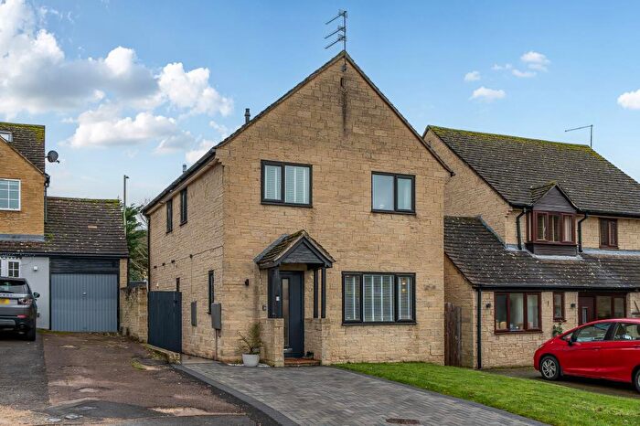 4 Bedroom Detached House To Rent In Oxlease, Witney, OX28