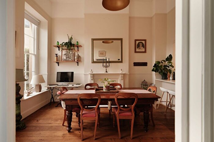 2 Bedroom Maisonette For Sale In Durdham Park, Bristol, BS6