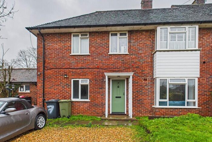 2 Bedroom Maisonette To Rent In Rickford Hill, Guildford, GU3
