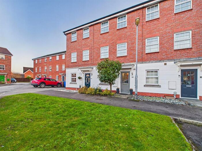 4 Bedroom Town House For Sale In Calthwaite Drive, Brough, HU15