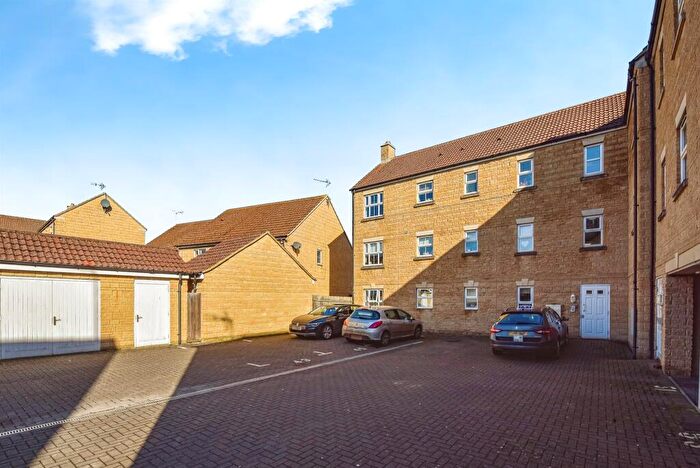 2 Bedroom Flat For Sale In Nuthatch Road, Calne, SN11