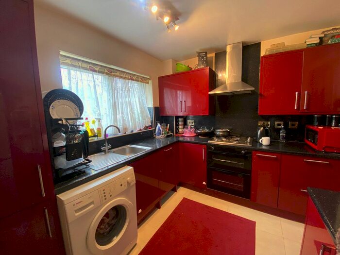 1 Bedroom Flat To Rent In Sycamore Close, London, E16