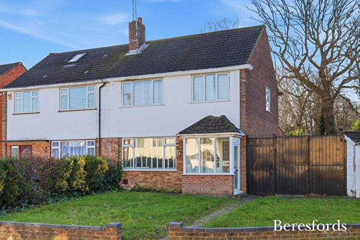 3 Bedroom Semi-Detached House For Sale In Shaw Crescent, Hutton, CM13