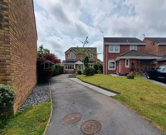 4 Bedroom Detached House For Sale In Rhodfa Ceirios, Pen-Y-Fai, CF31