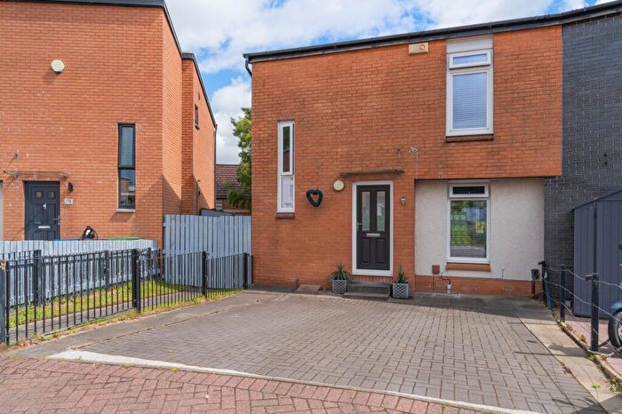 3 Bedroom Terraced House For Sale In Laurence Gardens, Glasgow, G15