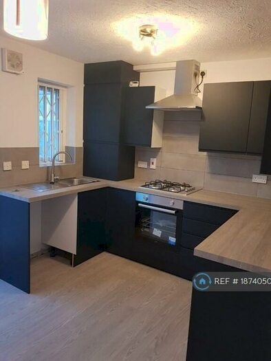 2 Bedroom End Of Terrace House To Rent In Velour Close, Salford, M3