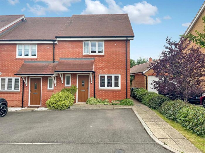 2 Bedroom End Of Terrace House For Sale In Bay Tree Rise, Sonning Common, RG4