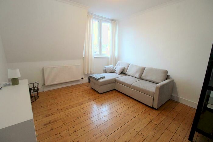 1 Bedroom Flat To Rent In Lilybank Place, Top Floor, AB24