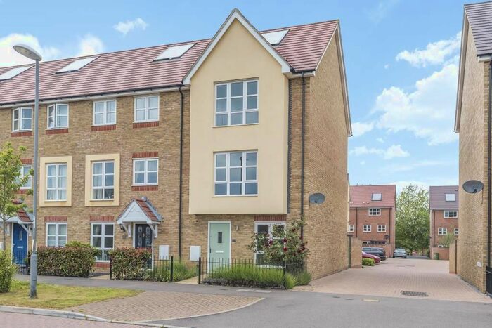 4 Bedroom Town House To Rent In Gwendoline Buck Driv, Aylesbury, HP21