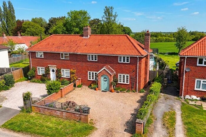 3 Bedroom Semi Detached House For Sale In Church Road, Aslacton, Norwich, NR15