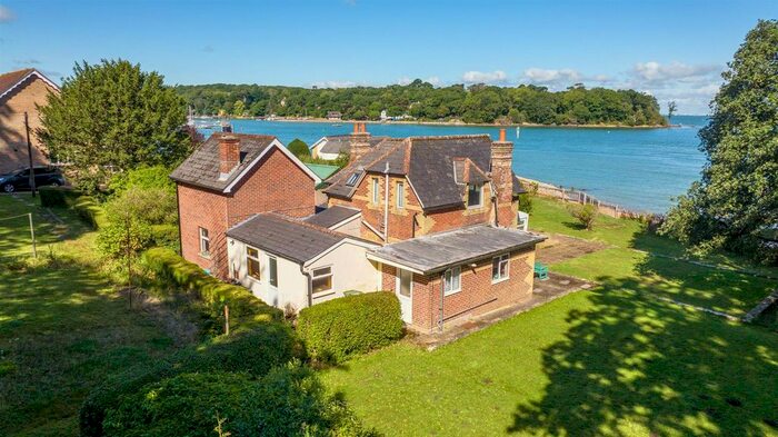 3 Bedroom Property For Sale In Fishbourne, Isle Of Wight, PO33