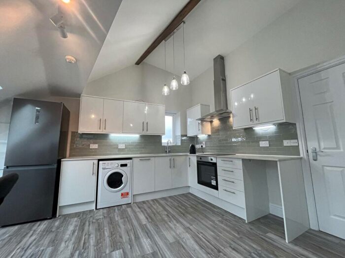 2 Bedroom Flat To Rent In Victoria Road, Leeds, LS6