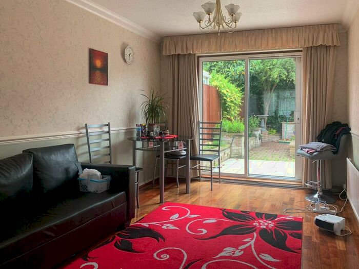 4 Bedroom Terraced House To Rent In Zetland Street, London, E14