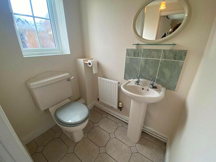 2 Bedroom Bungalow To Rent In Courtfields, Market Deeping, Peterborough, PE6