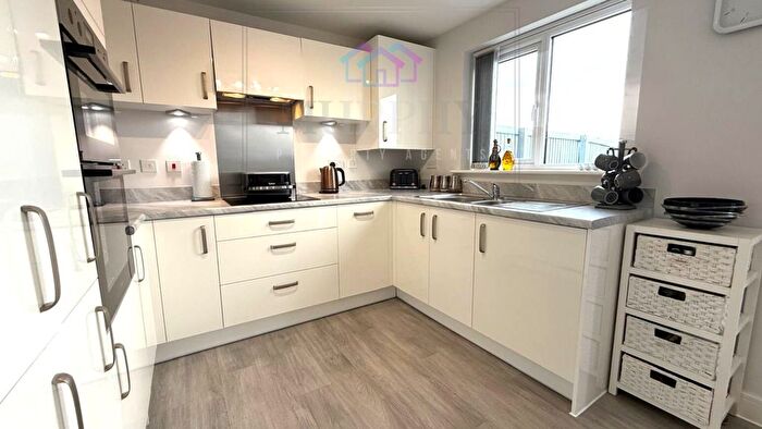 3 Bedroom End Of Terrace House For Sale In Castle Way, Pontefract, Yorkshire, WF8