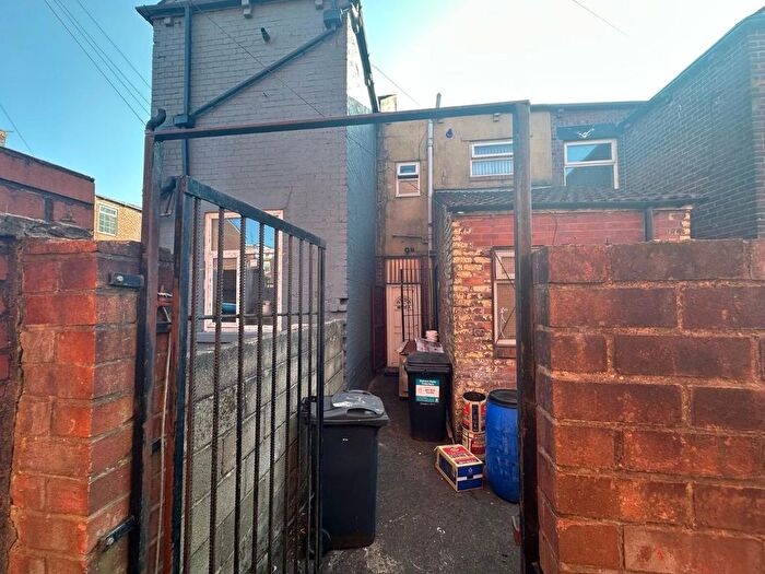 1 Bedroom Flat To Rent In Chadderton Way, Royton, Oldham, OL1