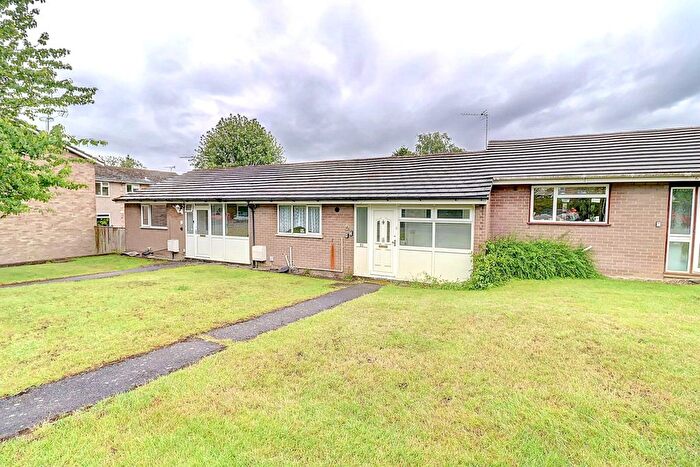 1 Bedroom Bungalow For Sale In Rose Avenue, Hazlemere, High Wycombe, Buckinghamshire, HP15