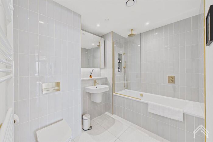 2 Bedroom Apartment To Rent In The Eades London, Selborne Road, E17
