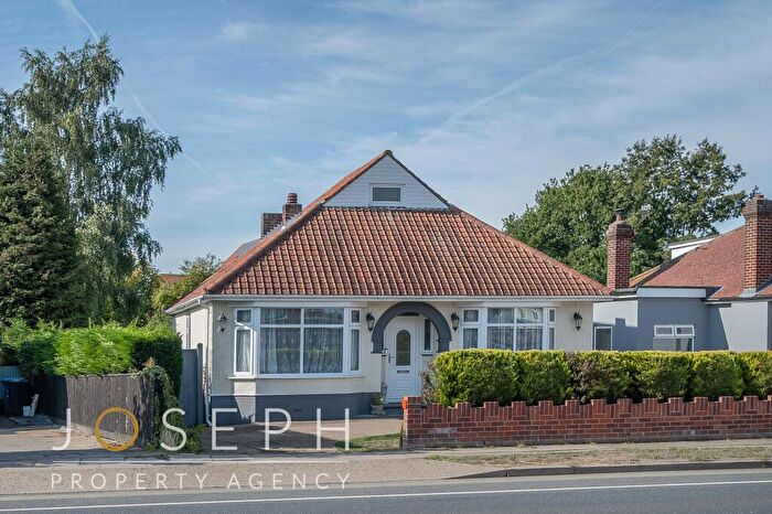 3 Bedroom Detached Bungalow For Sale In Felixstowe Road, Ipswich, IP3
