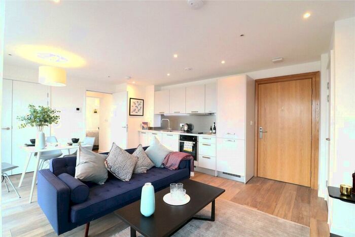 1 Bedroom Apartment To Rent In Queen Street, Maidenhead, Berkshire, SL6