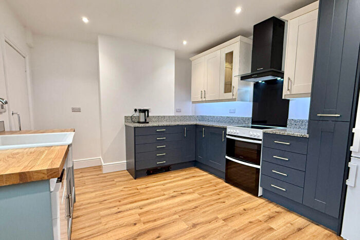 2 Bedroom Flat For Sale In Ringwood, BH24