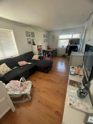 1 Bedroom Flat To Rent In Landau Way, Broxbourne, EN10