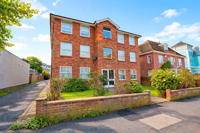 2 Bedroom Flat For Sale In Manor Road, Folkestone, CT20