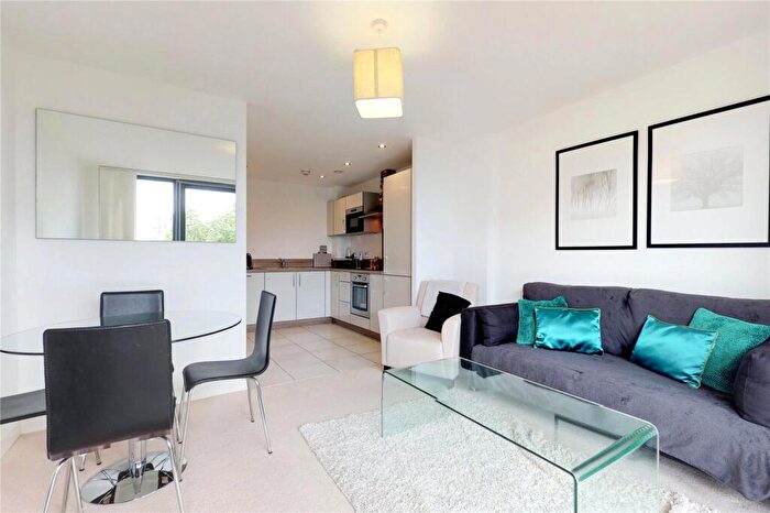 1 Bedroom Flat To Rent In Fairmont House, Canada Water, SE16