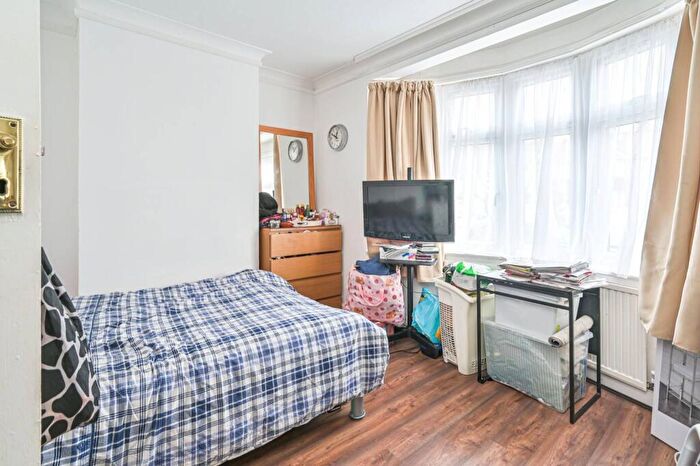 2 Bedroom Flat To Rent In Devonshire Road, Mill Hill East, London, NW7