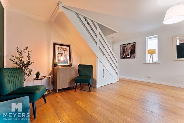 5 Bedroom Detached House To Rent In Kingfisher Close, West Moors, Ferndown, BH22