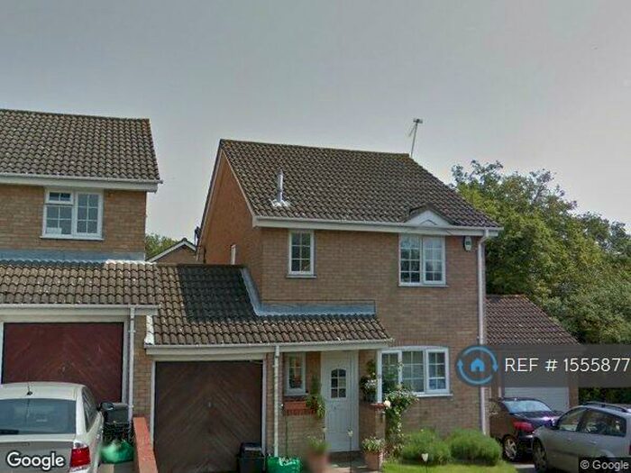 3 Bedroom Detached House To Rent In Fakenham Close, Reading, RG6